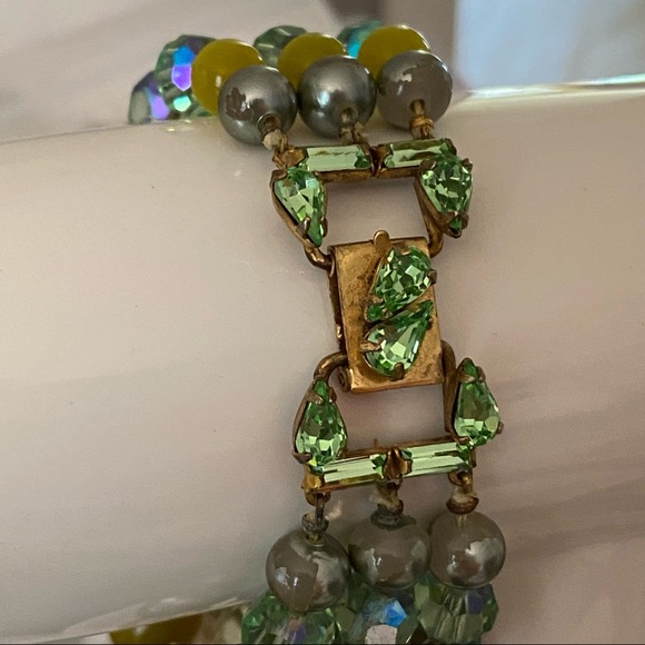 Bracelet & Necklace Set. Vintage Multi Strand Green Acrylic AB & Moonglow Beads. - Picture 8 of 15